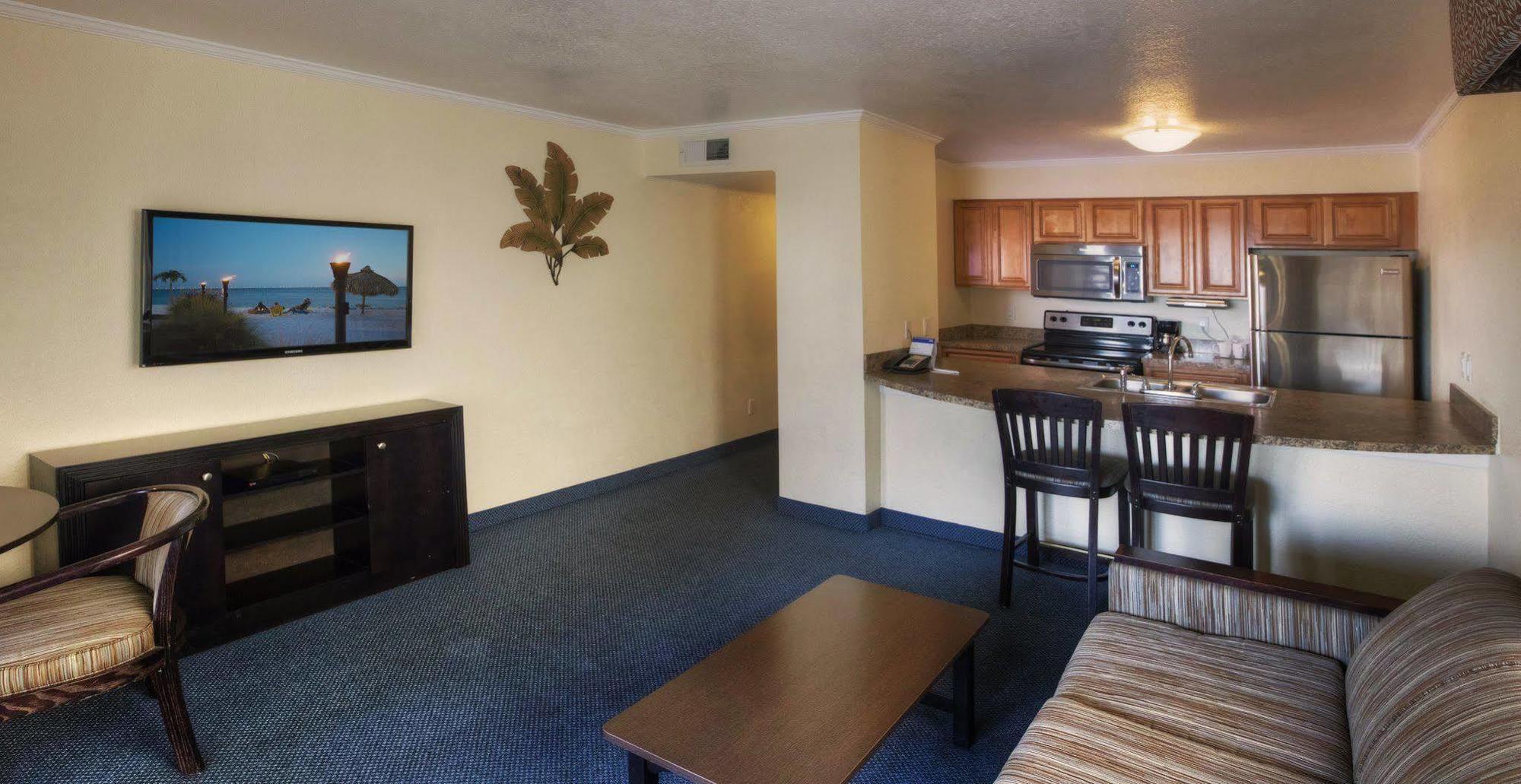 Sailport Waterfront Resort 3*